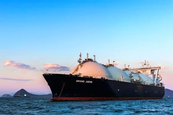 Россия продает газ в Азию с дисконтом 40% от спотовых цен, стремясь использовать глобальный дефицит природного газа,