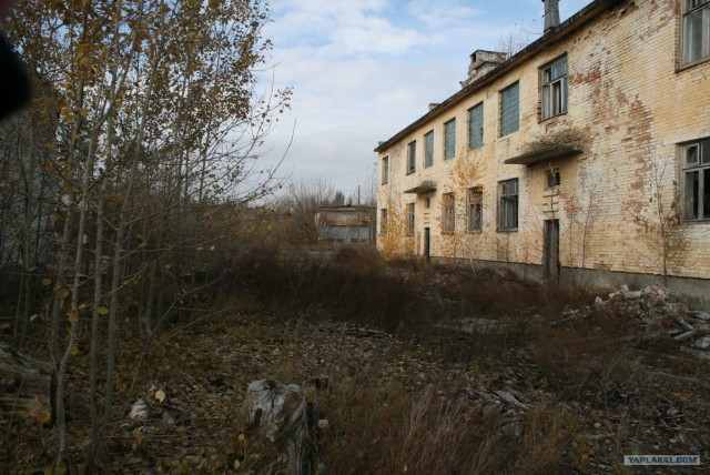 Заброшенная танковая база.