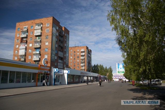 Улица есенина прокопьевск. Прокопьевск тырган улицы. Улица есенина 62 прокопьевск. 10 микрорайон прокопьевск. Фонтан прокопьевск тырган.