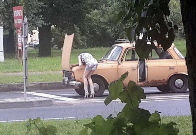 Фотографии, раскрывающих трепетное отношение женщин к автомобилям и вождению