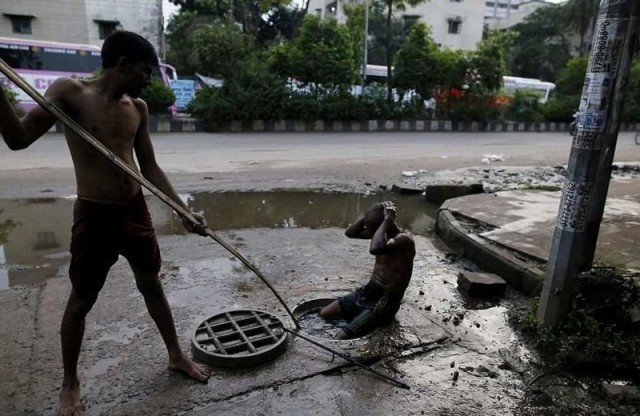 Грязная работенка в столице беднейшей страны южной Азии