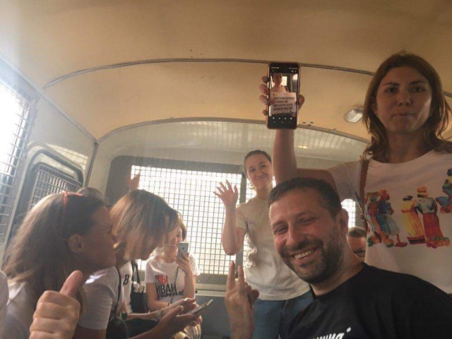 Уже более 200 человек задержали на шествии в поддержку Ивана Голунова на Чистопрудном и Цветном бульварах в Москве