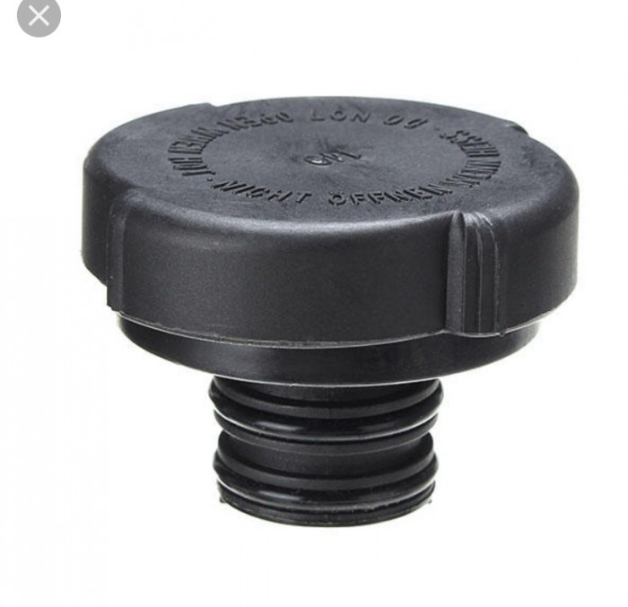Интересно что  происходит в голове у людей, открывающих радиатор на работающем двигателе?