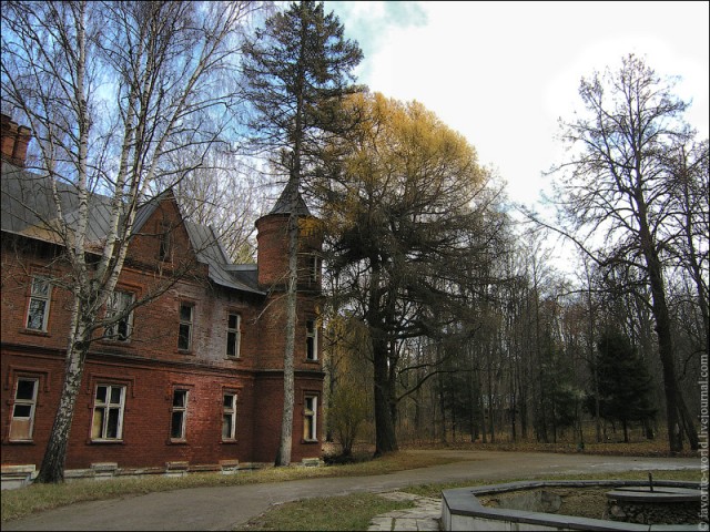 Замок Щербатовых. (48 фото)