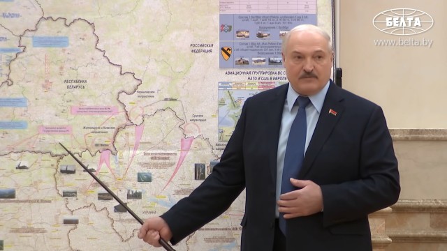 Путин допустил подготовку экипажей самолетов с ядерными боезарядами в Белоруссии