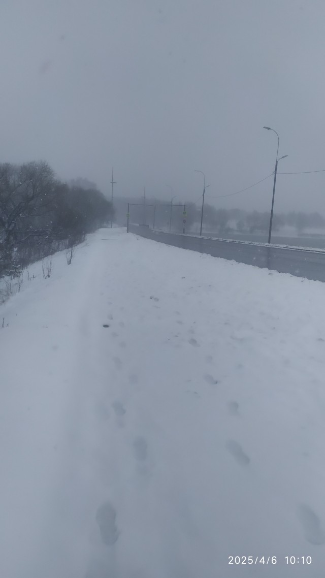 Москву завалило снегом. В столицу вернулась зима из-за циклона «Зион»