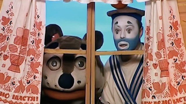 Толпа скучных тёток и одна интересная особа