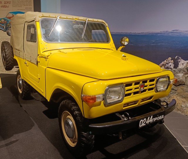 Фотохроника "загнивающего совка". Часть 11. Советские автомобили
