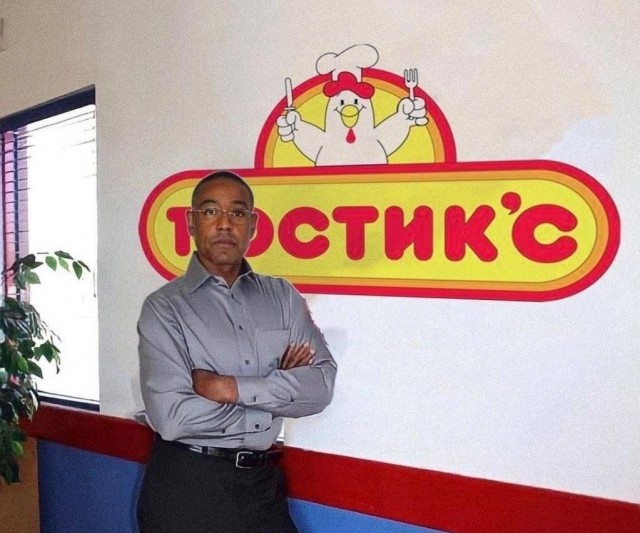 Однажды мы поспорили: отец сказал, что сможет так перевоплотиться в официанта из гостиничного ресторана, что его никто не узнает.