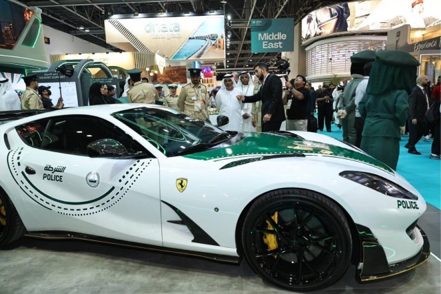 Ferrari 812 от Mansory пополнил автопарк полиции Дубая