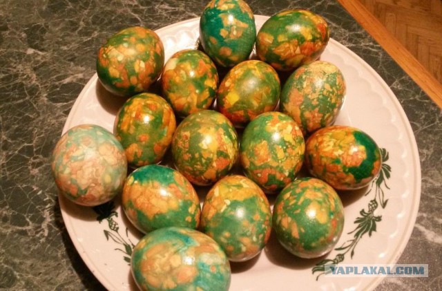 Красивый вариант окраски яиц на Пасху