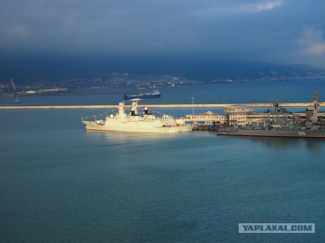 Китайские боевые корабли прибыли в Новороссийск