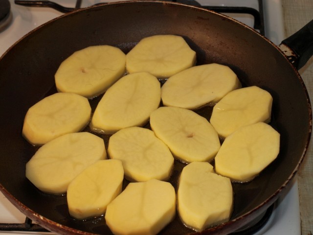 Жареный картофель. Кулинария.