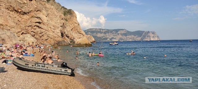 Залитые нечистотами пляжи в Крыму сняли на видео