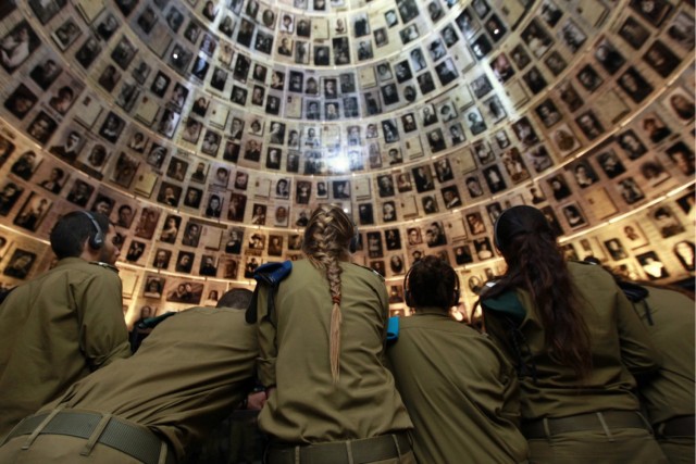 Центр памяти жертв Холокоста призвал США освободить Абрамовича от санкций
