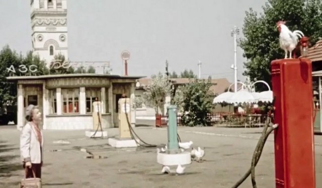 Как шутка Румянцевой и петух чуть не сорвали съемки комедии «Королева бензоколонки»