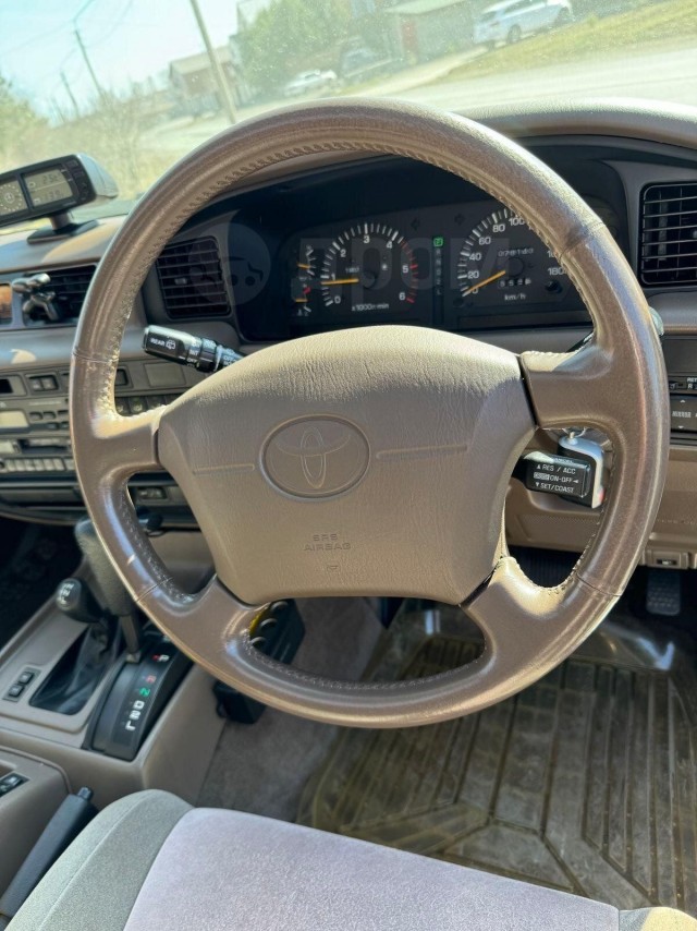 "Чем авто старше, тем дороже": В Ачинске продается Toyota Land Cruiser 80 1995 г.в. "всего" за 9,85 млн рублей