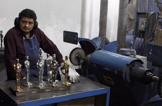 Изготовление "Оскара" для премий этого года