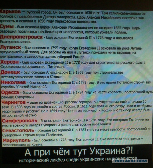 Колона танков и бронетехники с флагами Новороссии