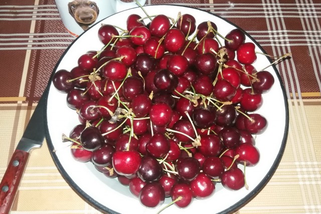 Жара, а многие женщины на улице в джинсах (лосинах), почему?