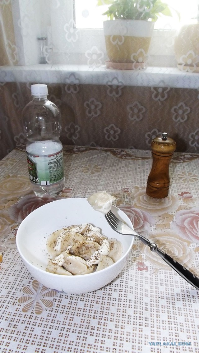 Открываем белорусские пельмени и смотрим, что внутри