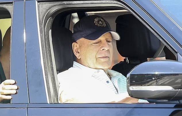 Грустное... Новые фото 69-летнего Брюса Уиллиса, страдающего деменцией