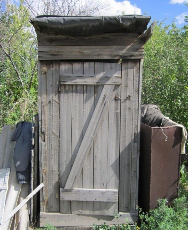 Деревенский сортир.