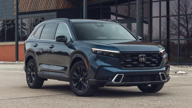 Названы самые надежные трехлетние кроссоверы с пробегом: 1-ое место Honda CR-V, 2-ое место Toyota RAV4 3-ье место Mazda CX-5