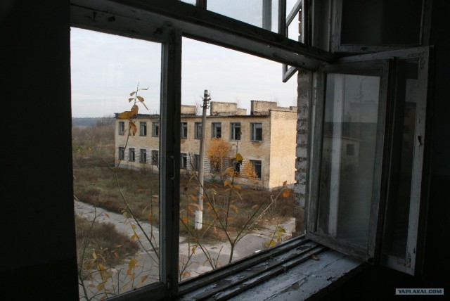Заброшенная танковая база.