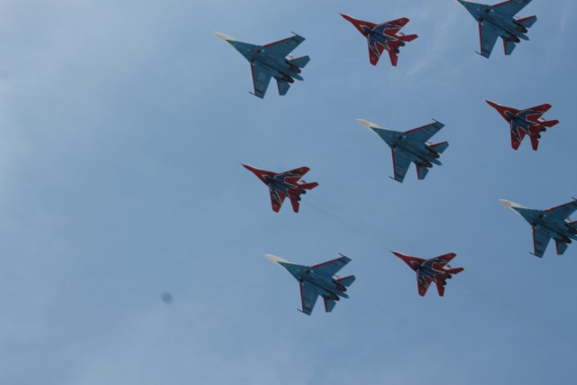 Стальная мощь в воздухе над головой