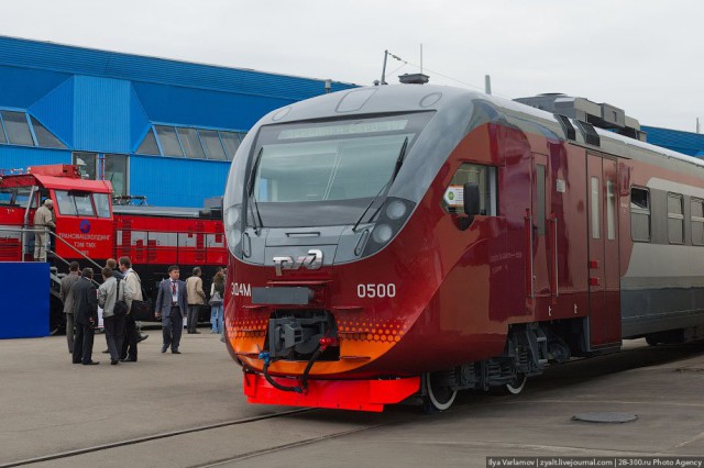 Электровоз ЭП20 на скорости 190 км/ч