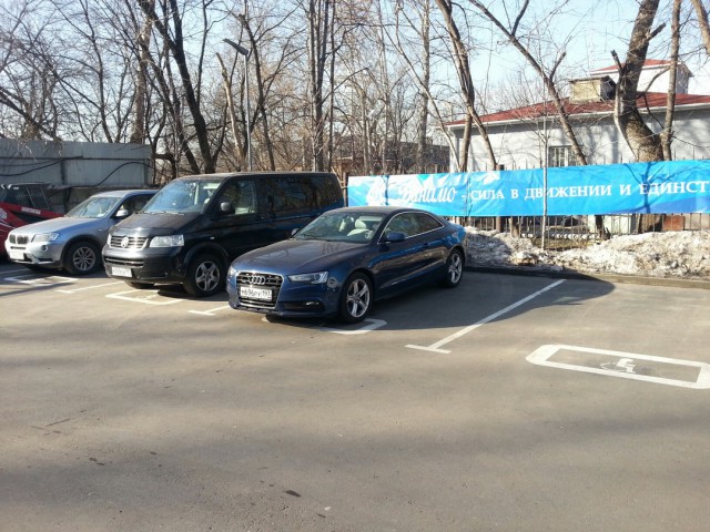 Пятиклассница отучила ижевских водителей занимать места для инвалидов на парковках