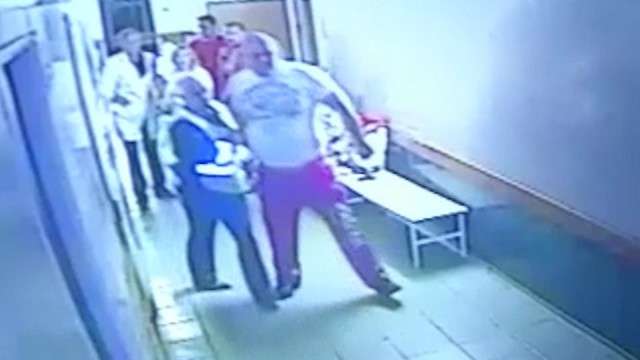Родственники пациента избили врачей в больнице под Москвой