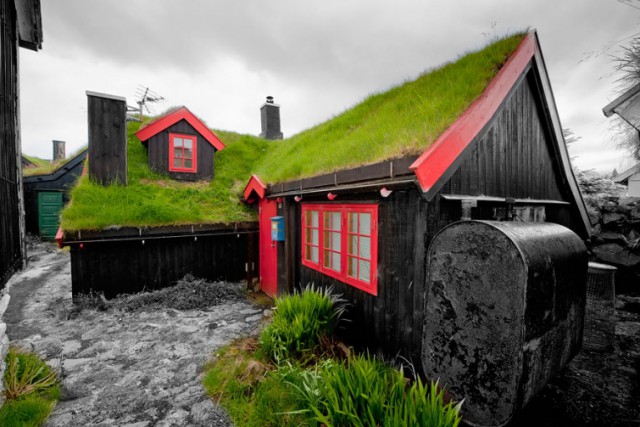 Скандинавские дома с зелёными крышами, в которых наверняка живут хоббиты