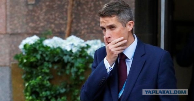Министр обороны Великобритании посоветовал России «отойти и заткнуться»