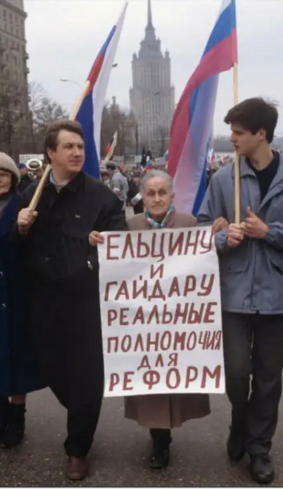 Волков объявил о роспуске сети штабов Навального