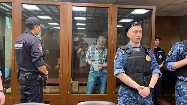 Суд приговорил муниципального депутата Алексея Горинова к семи годам колонии за распространении «фейков» о российской армии