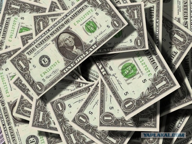 Курс доллара на "Мосбирже" поднялся выше 94 рублей