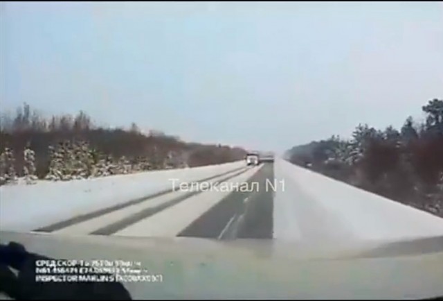 Встретились в Сургутском районе 3 фуры