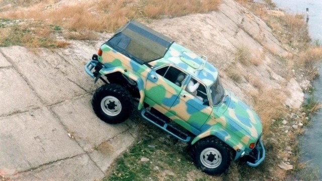 Дорожный монстр из 90х...