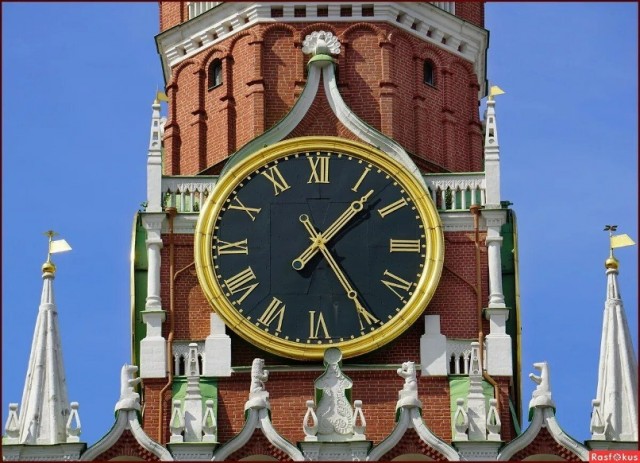 Зумерам показали часы со стрелками