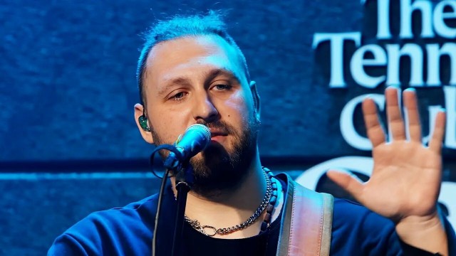 Зачем вы содержите певцов?
