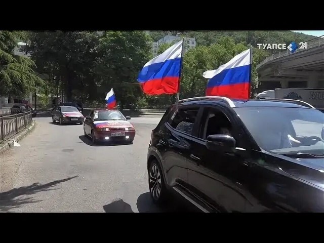 В Туапсе на дорогу выбросило нефтепродукты из резервуара горящего НПЗ