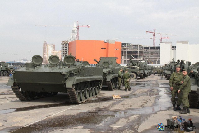 Техника на Ходынке и перегон техники в Москву