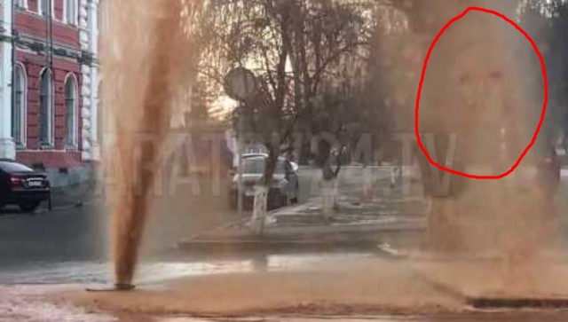 Вихревой провал поглощает огромный кусок земли в графстве Керичо в Грейт-Рифт-Валли, Кения