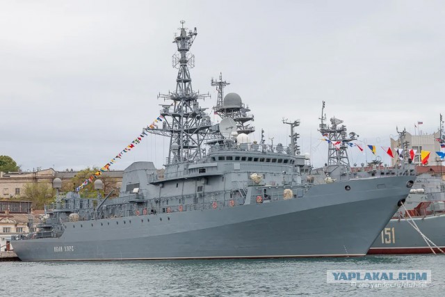 Кадры удара беспилотного катера по СРК «Иван Хурс» рядом с проливом Босфор