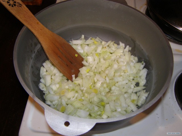 Баварский пивно-сырный суп с колбасками