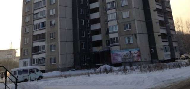 В Чертаново нашли самый суровый подъезд в Москве — жители огородили входную дверь железной клеткой