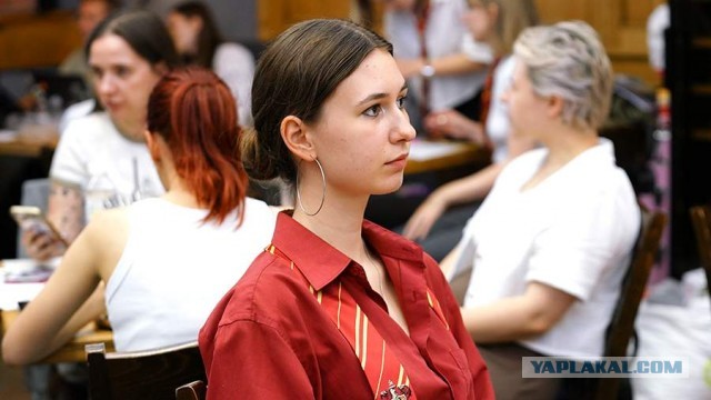 Психолог рассказал о способах преодоления социальной тревожности на корпоративе