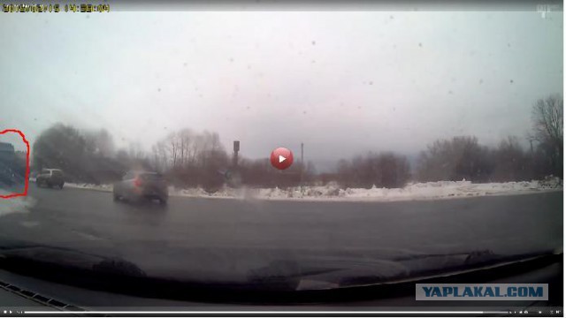 Не заметил фуру на перекрестке